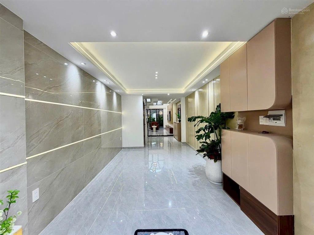 Nhà 4 tầng btct trước nhà 6m full nội thất nhỉnh 6 tỷ, kết cấu trệt + lửng + 2 lầu + sân thượng