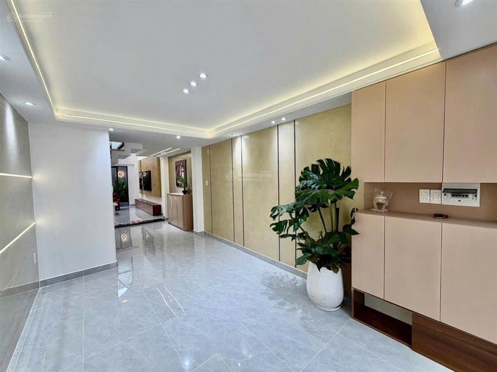 Nhà 4 tầng btct trước nhà 6m full nội thất nhỉnh 6 tỷ, kết cấu trệt + lửng + 2 lầu + sân thượng