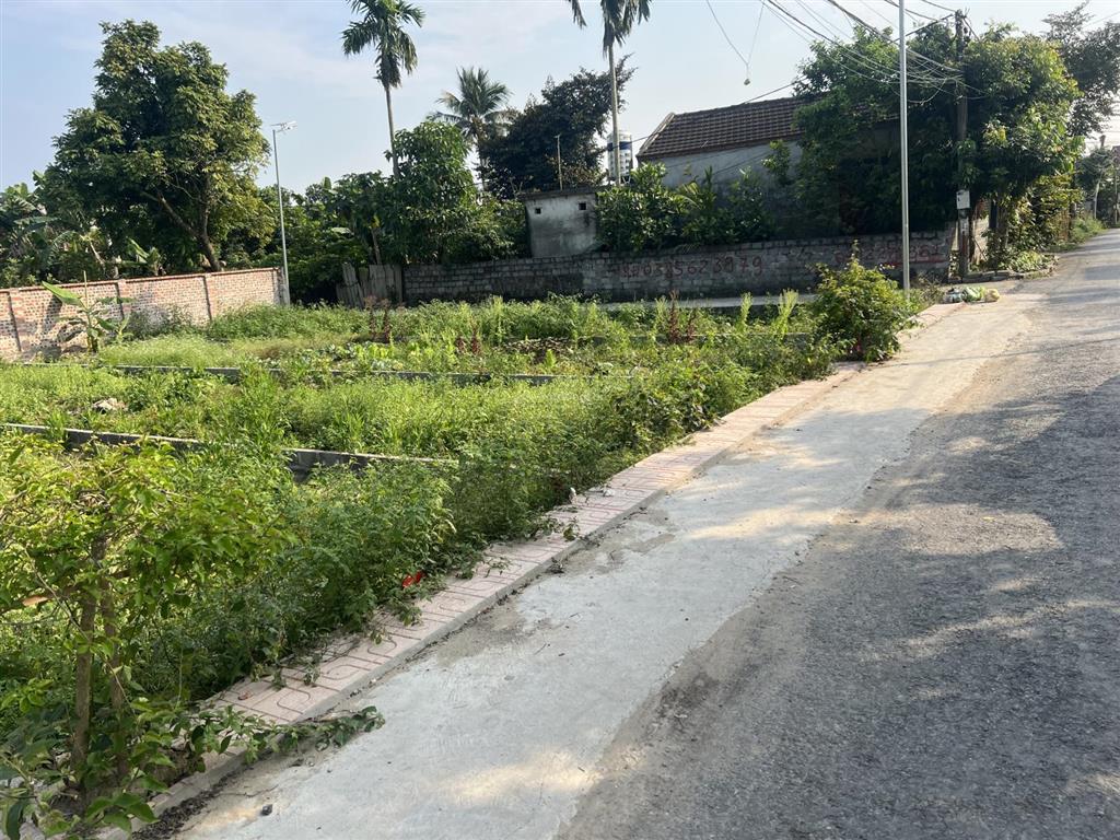 Mặt đường thôn đại trang em còn 4lô giá 1,6ty/lo