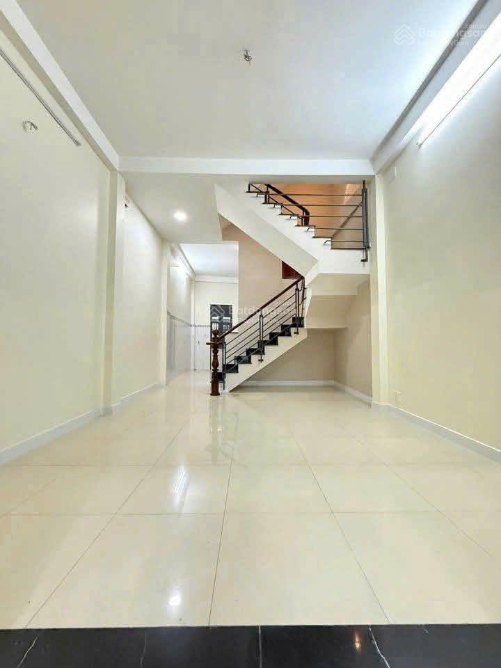 Bán nhà đẹp ở hẻm 737 lạc long quân, 7,4 tỷ, 54m2, 4pn, 3wc
