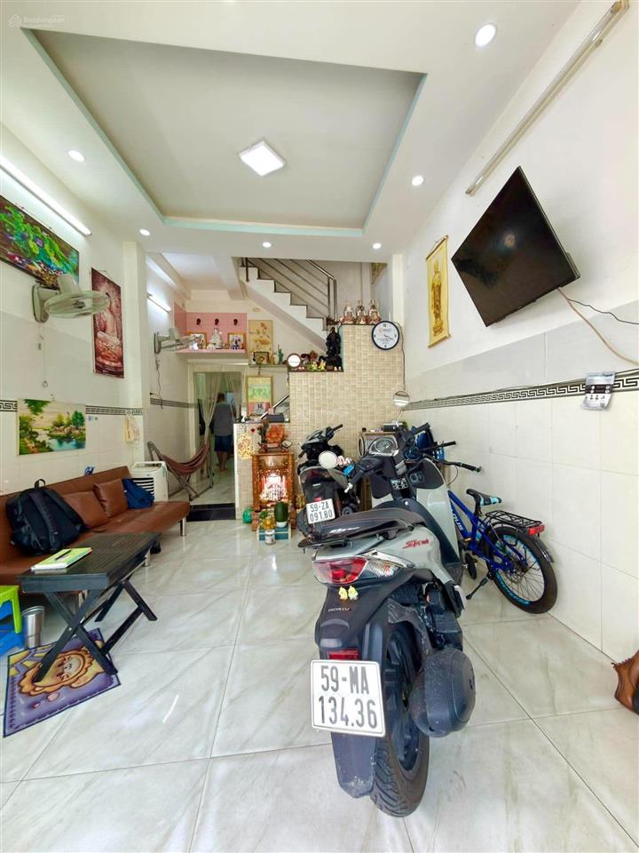Bán nhà riêng tại hẻm ô tô 152, lạc long quân, 4,95 tỷ, 33m2