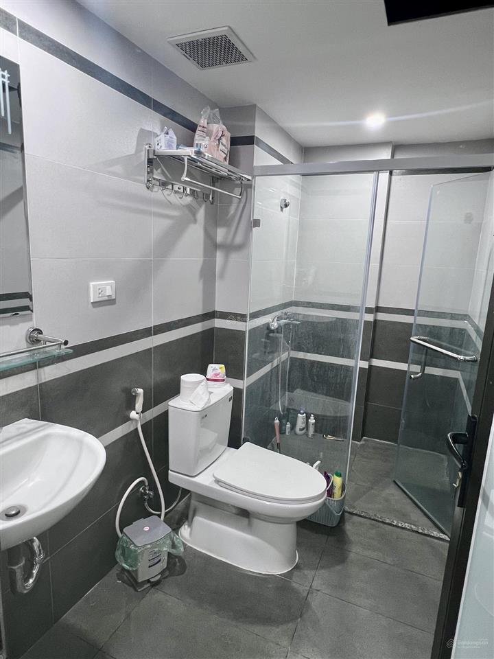 Cho thuê căn hộ cao cấp 2pn1k, thang máy, khu cát linh