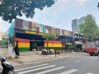 Vị trí độc tôn !!! bán nhà mt trần hưng đạo  quận 1( 4,2x15m) 3 lầu , 90tr/th 30 tỷ