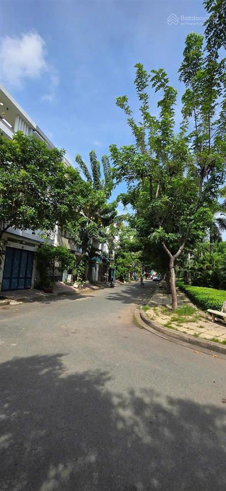 Chủ đăng bán ! nhà mới 4 tầng, gần sông saigon, công viên trước nhà, đường nhựa 10m giá 14 tỷ 900