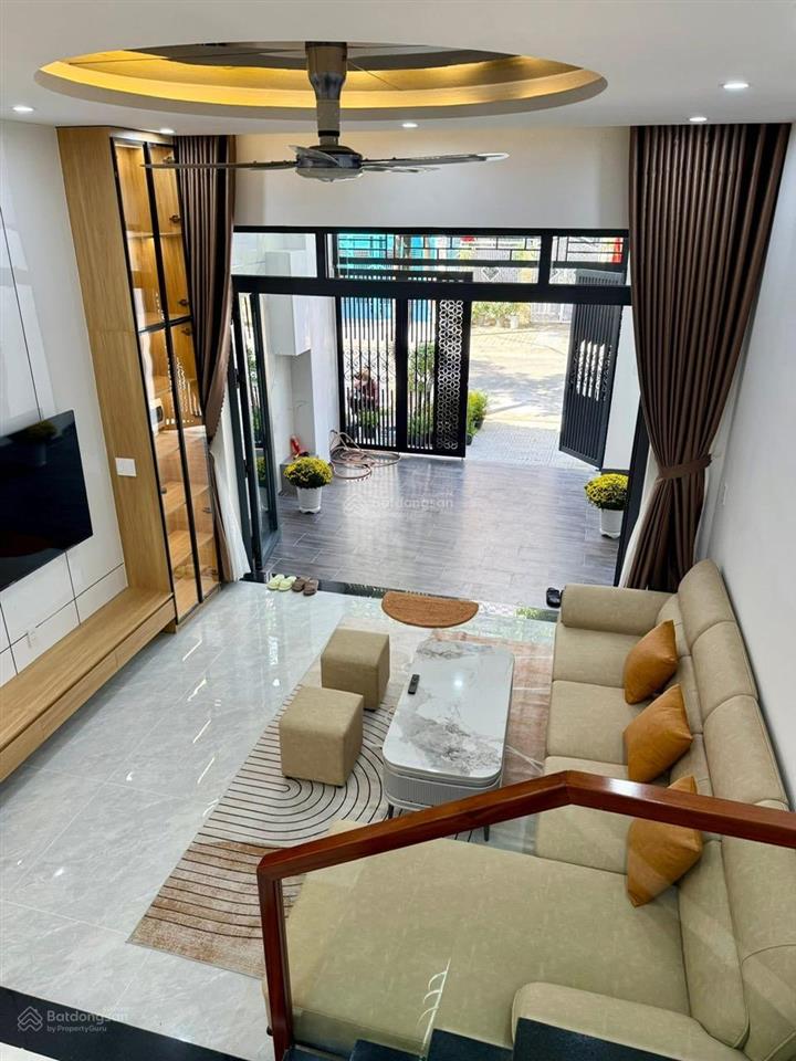 Nhà mặt tiền 3 tầng  làm mới đẹp  full nội thất  chỉ việc xách vali vào ở