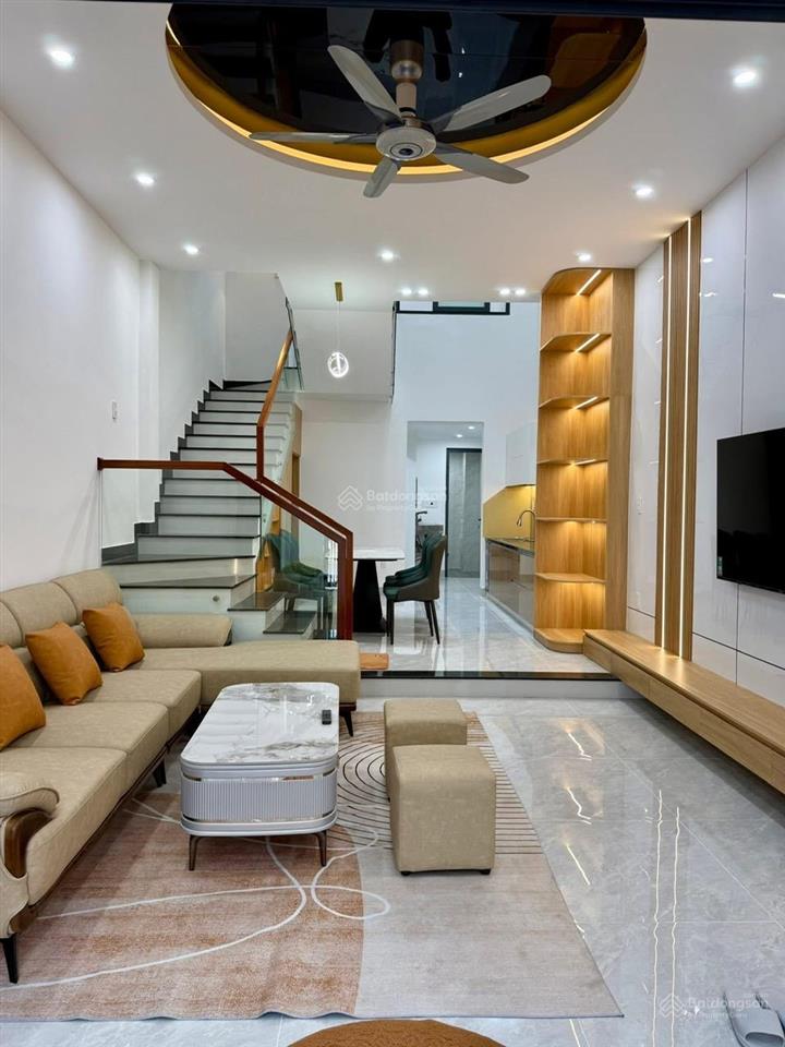 Nhà mặt tiền 3 tầng  làm mới đẹp  full nội thất  chỉ việc xách vali vào ở