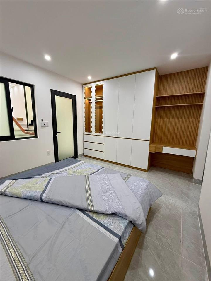 Nhà mặt tiền 3 tầng  làm mới đẹp  full nội thất  chỉ việc xách vali vào ở