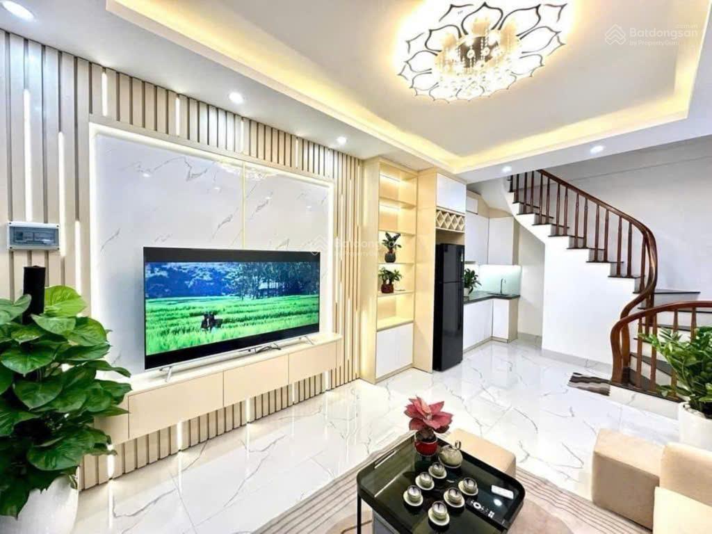 Bán nhà riêng tại phố tạ quang bửu, giá siêu hời 7 tỷ, 67m2, uy tín