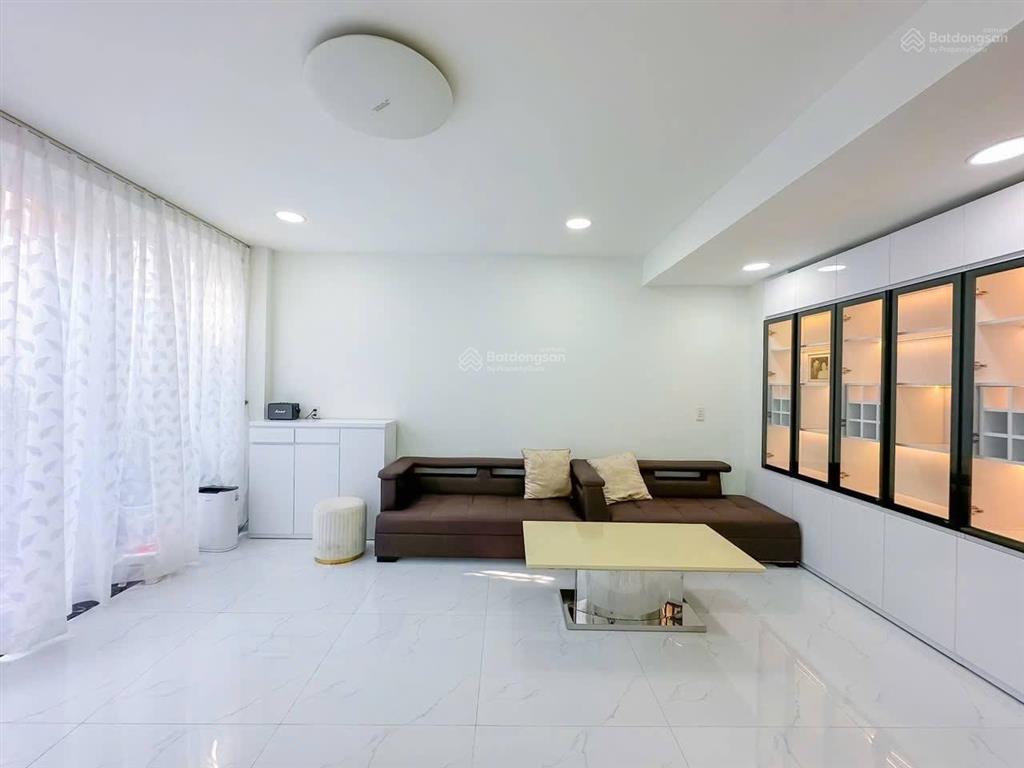 Nhà góc 3 tầng giá chỉ 5.5 tỷ gần q1
