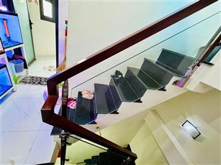 Nhà lô góc 2 mặt hẻm xe tải  4 tầng  gần cầu chà và q8