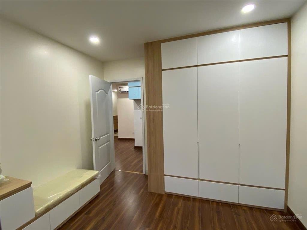 Chính chủ bán căn hộ 70m2 view bể bơi gần lê văn lương