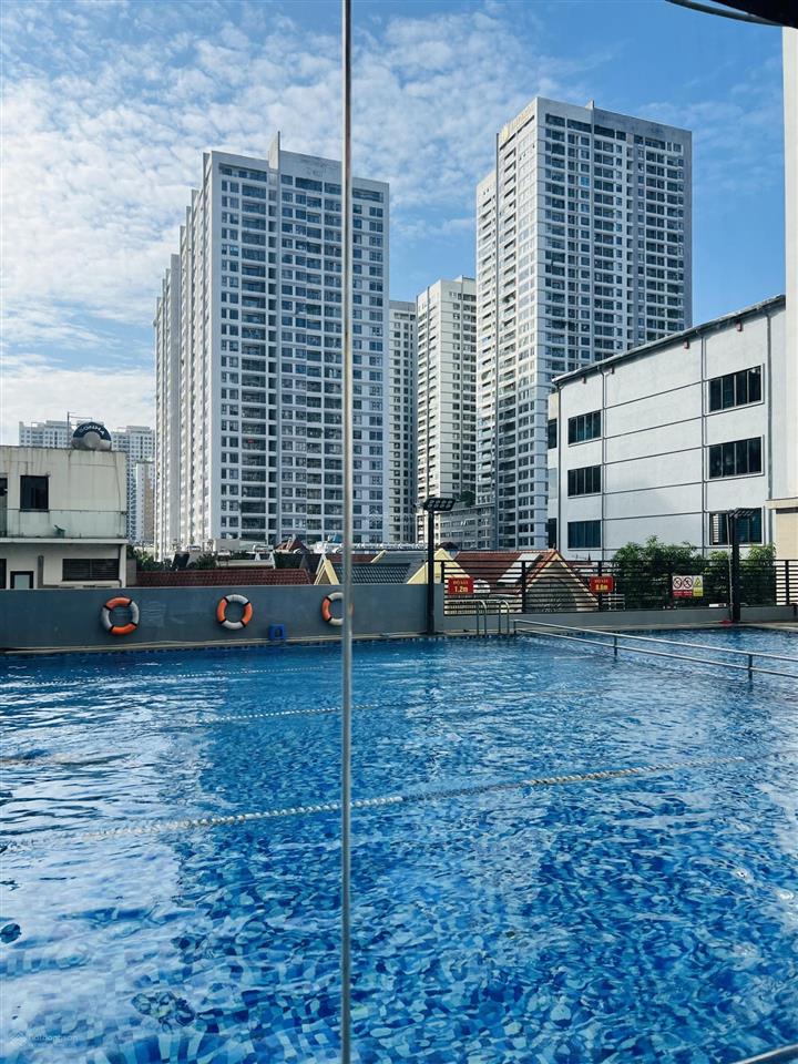 Chính chủ bán căn hộ 70m2 view bể bơi gần lê văn lương