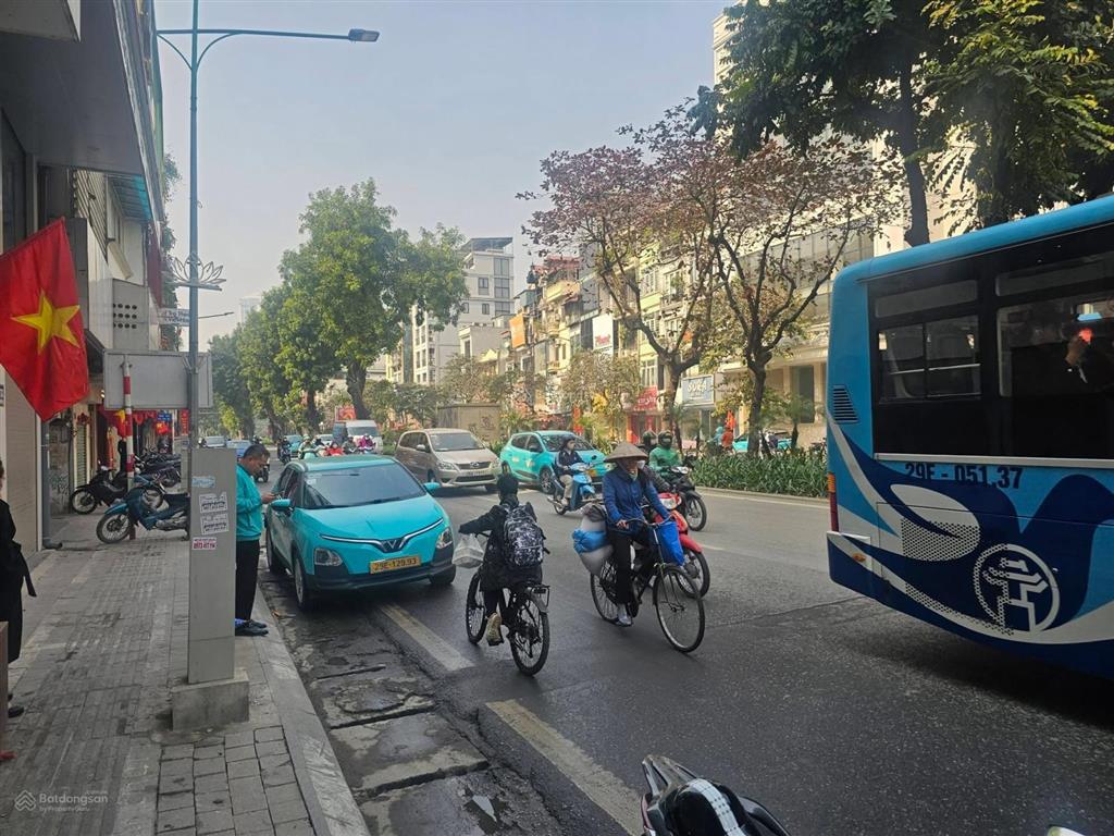 Cho thuê nhà kim mã, 3 tầng + tum, mt 4m, gần brt kim mã, kinh doanh/văn phòng, giá chỉ 9tr/tháng