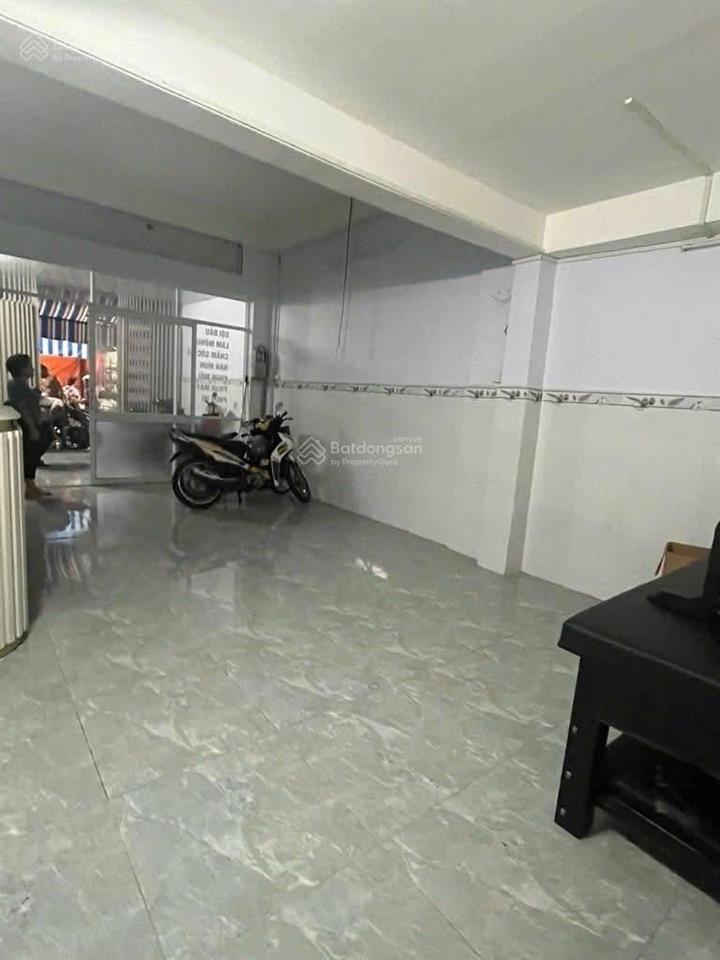 Bán nhà hxh đường lạc long quân, p5, quận 11, dt 4x17m, trệt 2 lầu giá chỉ 7 tỷ hơn chút