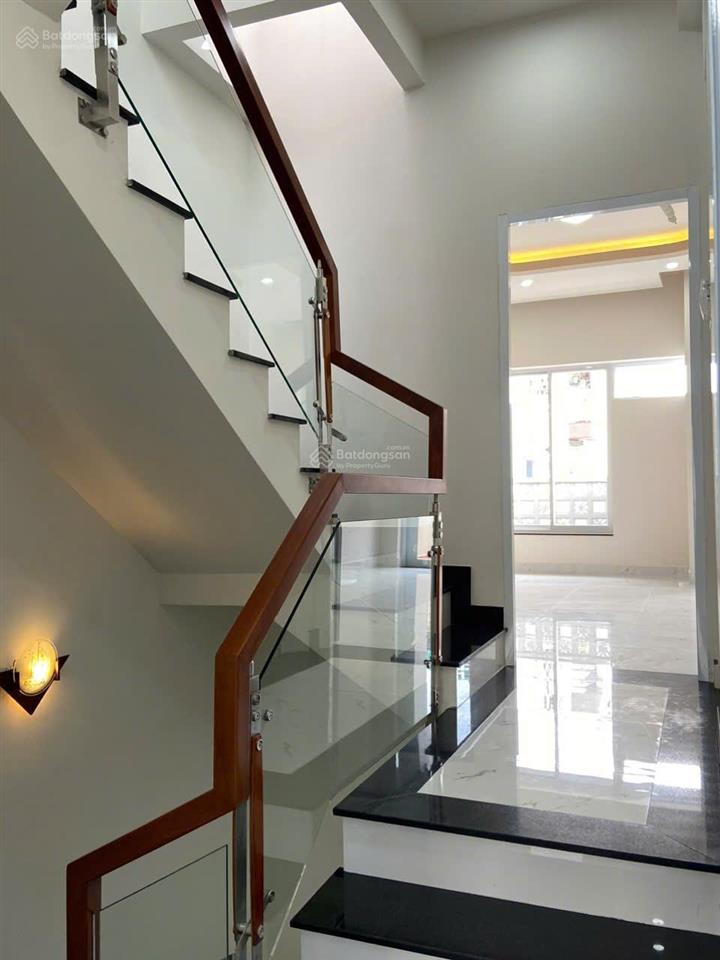 Nhà hxh  gần mặt tiền  dt 4x17m, nở bụng  dtcn 79m² trệt, 2 lầu st giá 8,4 tỷ tl