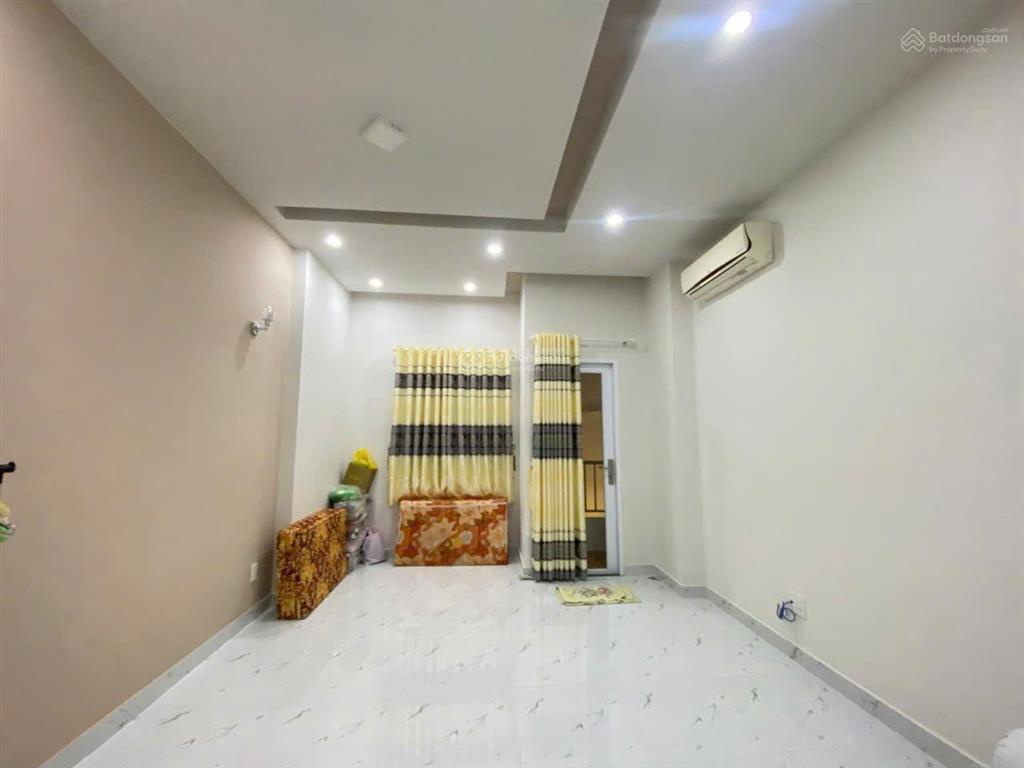 Nhà hxh  gần mặt tiền  dt 4x17m, nở bụng  dtcn 79m² trệt, 2 lầu st giá 8,4 tỷ tl