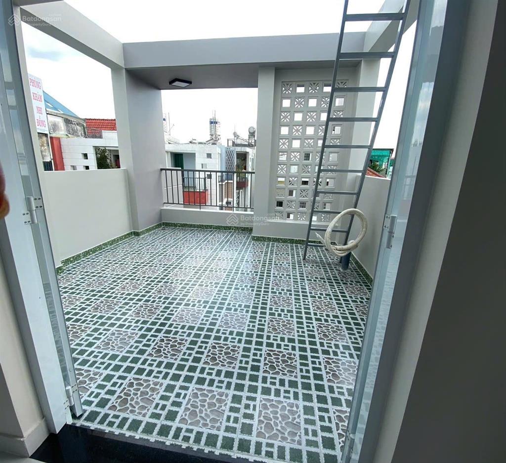 Nhà hxh  gần mặt tiền  dt 4x17m, nở bụng  dtcn 79m² trệt, 2 lầu st giá 8,4 tỷ tl