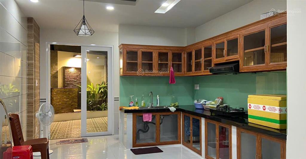 Nhà hxh  gần mặt tiền  dt 4x17m, nở bụng  dtcn 79m² trệt, 2 lầu st giá 8,4 tỷ tl