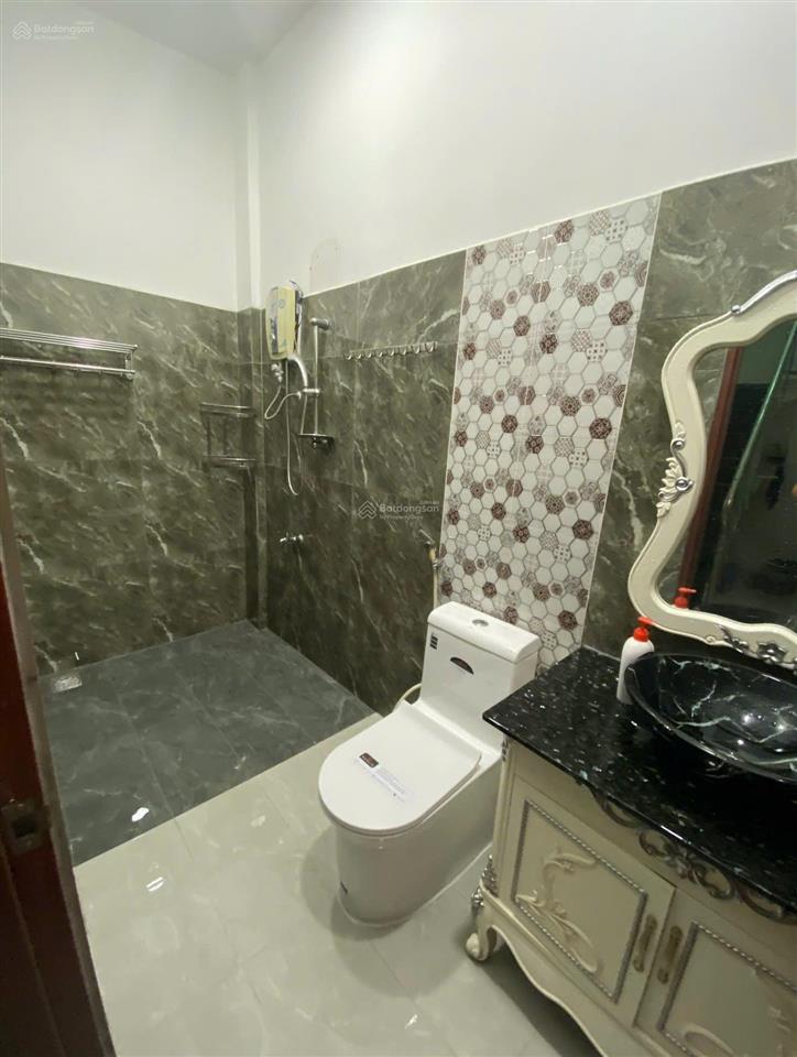 Bán nhà lạc long quân, q. 11, dt 5,2 x 11.5m, dtcn 50,9m2, trệt, 1 lầu, 2pn, đường trước nhà 6m