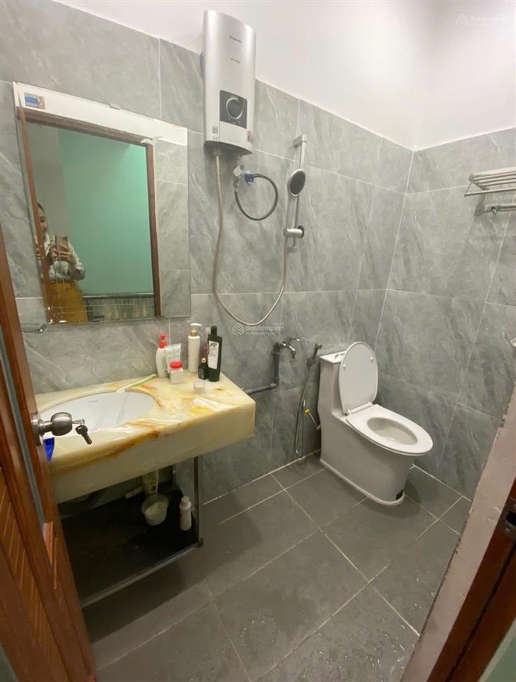 Bán nhà lạc long quân, q. 11, dt 5,2 x 11.5m, dtcn 50,9m2, trệt, 1 lầu, 2pn, đường trước nhà 6m