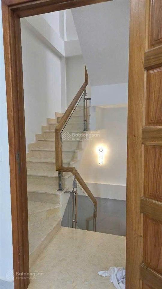 Bán nhà đường âu cơ gần vòng xoay lê đại hành, dt 4,1x10m trệt 2 lầu st