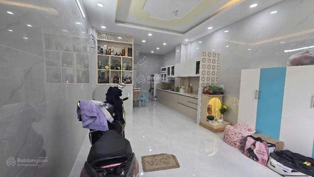 Bán nhà đường âu cơ gần vòng xoay lê đại hành, dt 4,1x10m trệt 2 lầu st