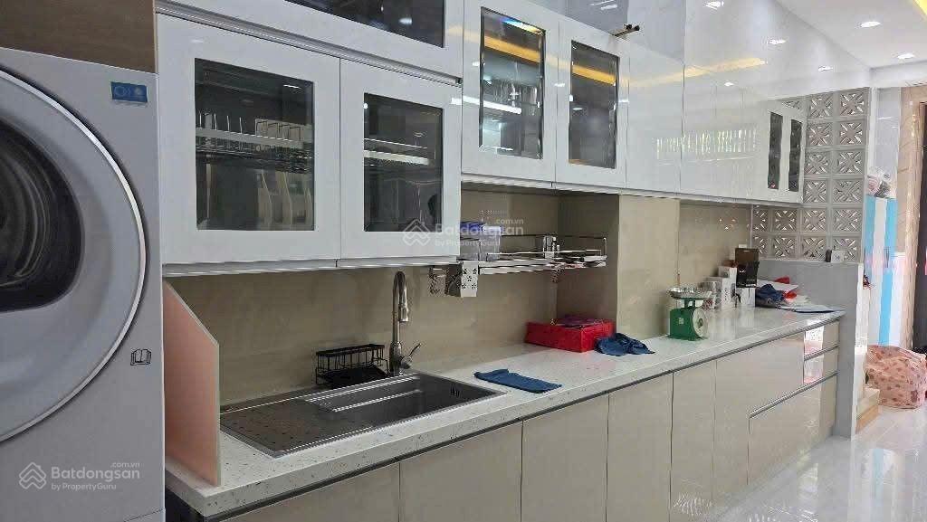 Bán nhà đường âu cơ gần vòng xoay lê đại hành, dt 4,1x10m trệt 2 lầu st
