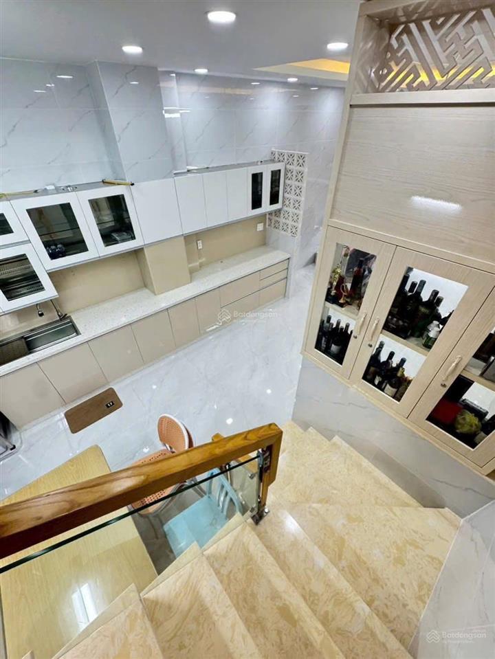 Hẻm nhựa 8m dt 4,1x10m, 3 lầu, st 2 pn 3wc giá 8,5 tỷ tl