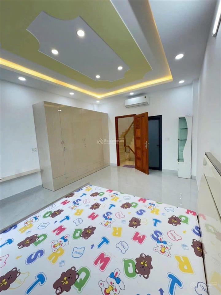 Hẻm nhựa 8m dt 4,1x10m, 3 lầu, st 2 pn 3wc giá 8,5 tỷ tl
