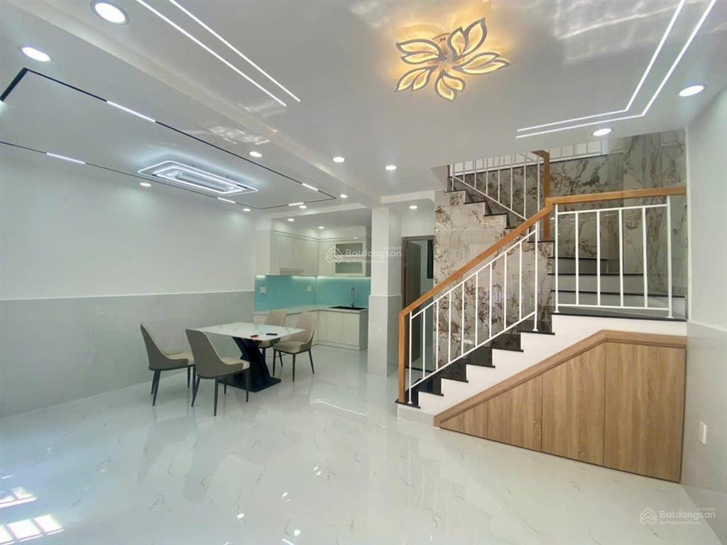 Bán nhà đường lạc long quân, dt 6x8m, 2 lầu, 3 pn, nhà mới đẹp giá chỉ 5,8 tỷ tl