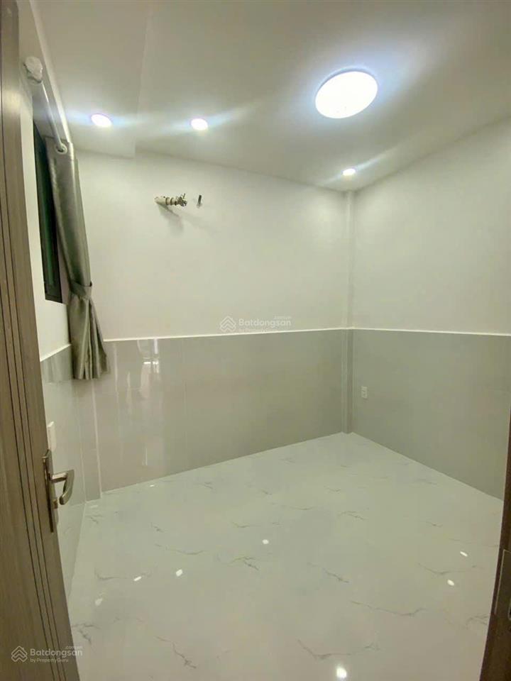 Bán nhà đường lạc long quân, dt 6x8m, 2 lầu, 3 pn, nhà mới đẹp giá chỉ 5,8 tỷ tl