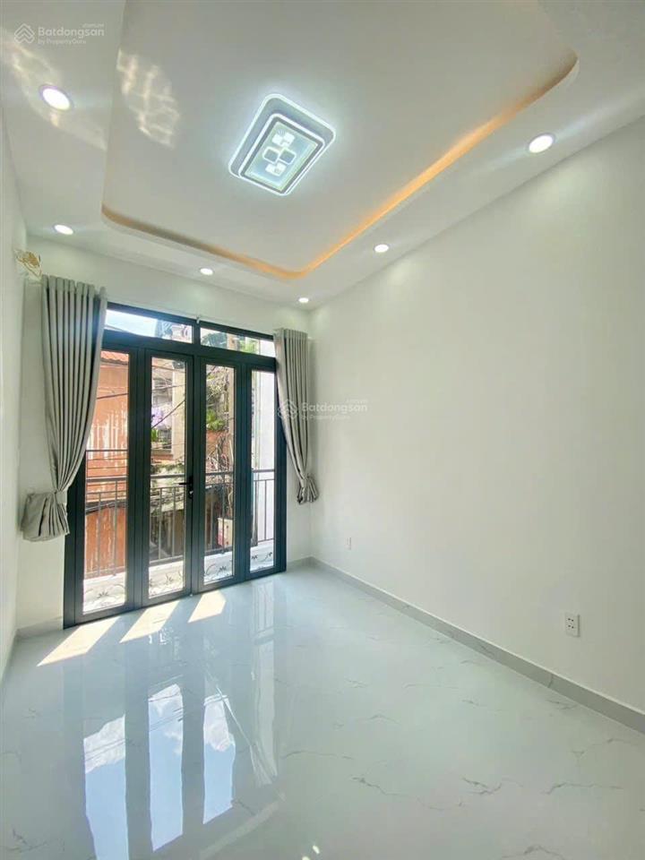 Bán nhà đường lạc long quân, dt 6x8m, 2 lầu, 3 pn, nhà mới đẹp giá chỉ 5,8 tỷ tl