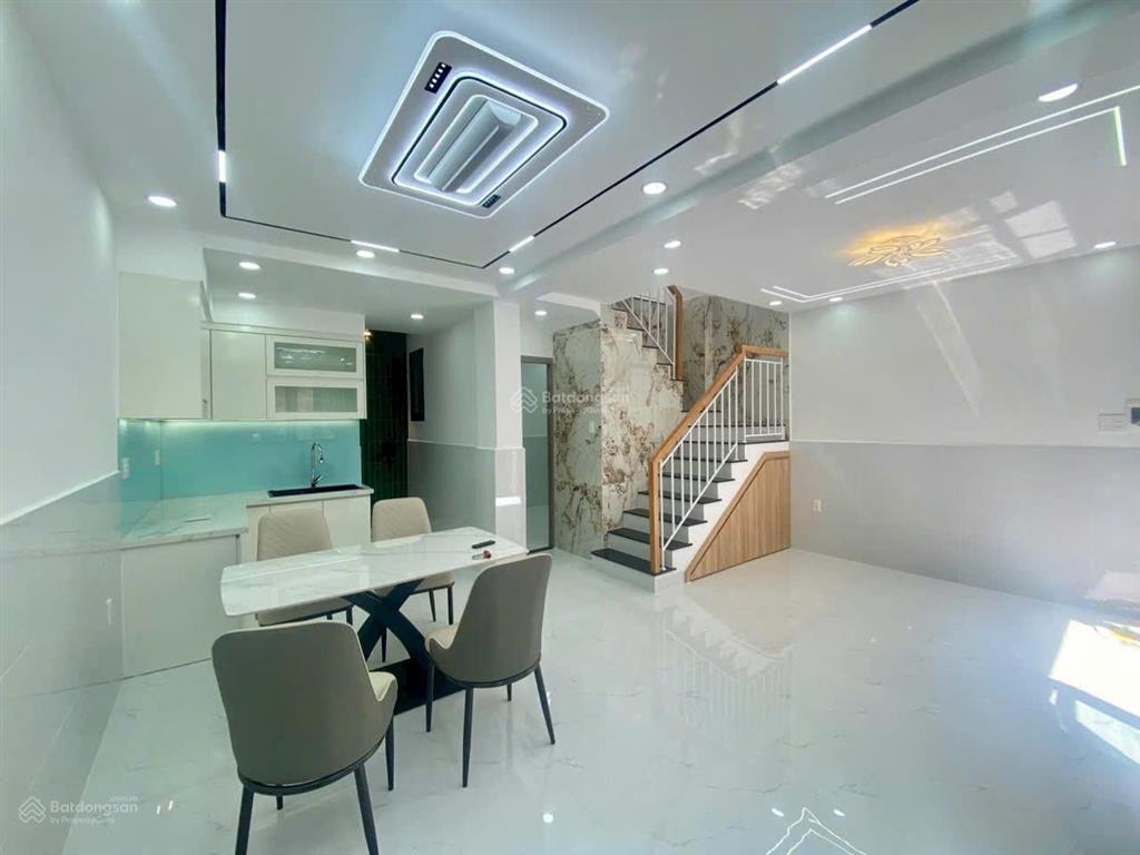 Bán nhà đường lạc long quân, dt 6x8m, 2 lầu, 3 pn, nhà mới đẹp giá chỉ 5,8 tỷ tl