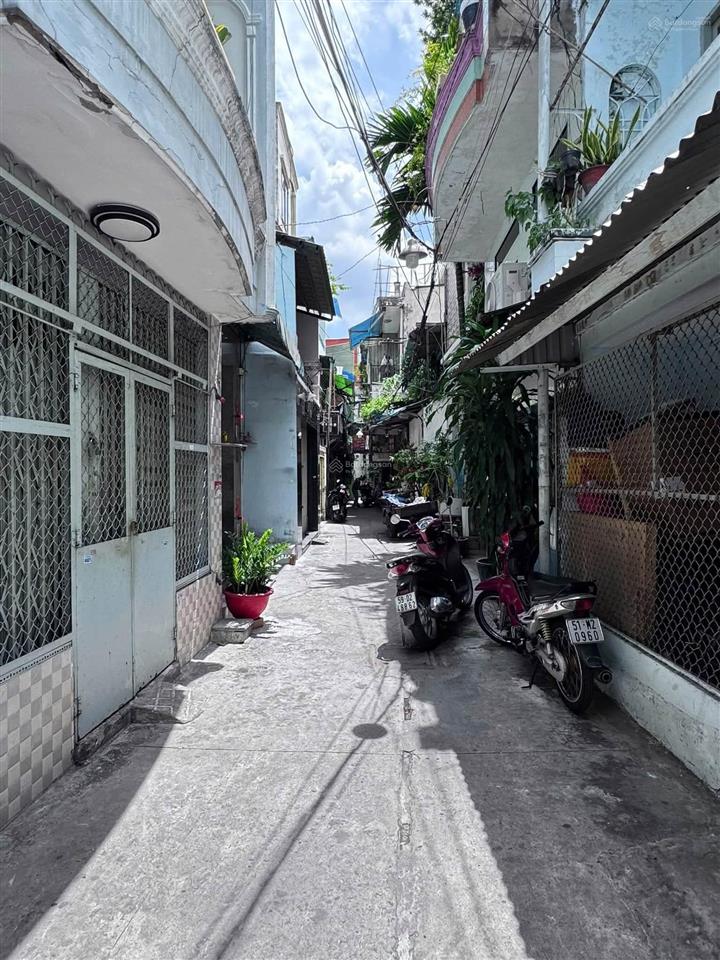 Bán nhà quận 11 hẻm hòa bình  dt 4,7x10m, 2 lầu  4,6 tỷ