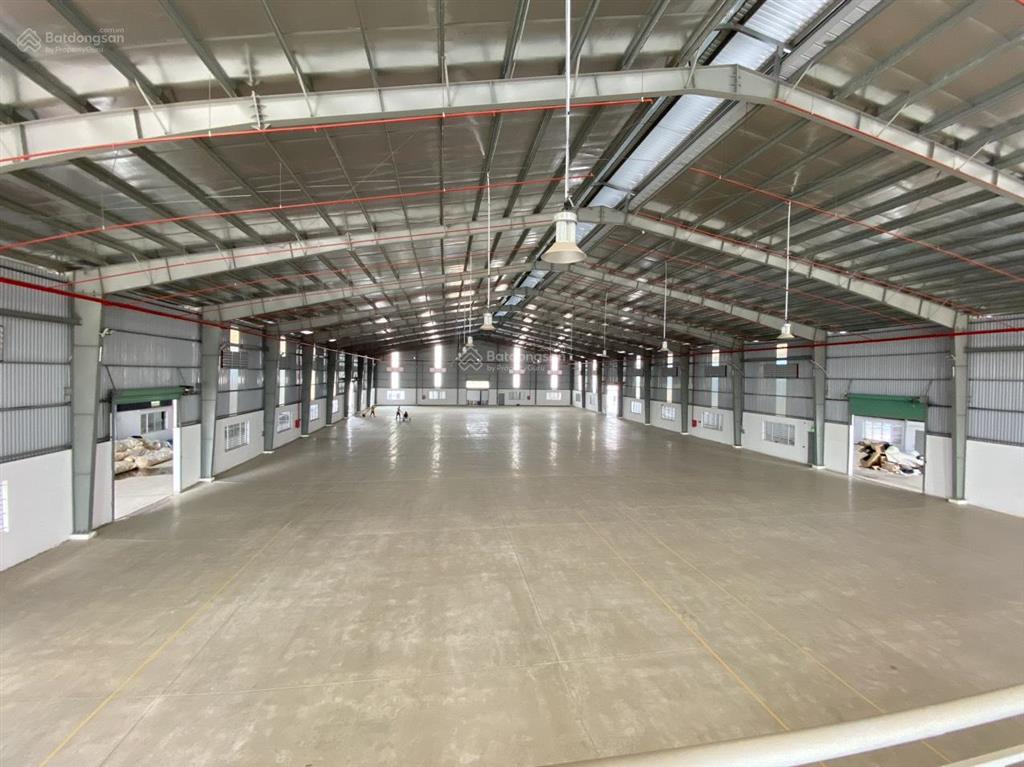 Cho thuê kho xưởng 2400m2, trong khu công nghiệp tân tạo. kho mới, pccc tự động