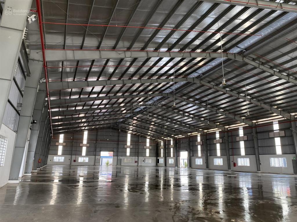 Cho thuê kho xưởng 2400m2, trong khu công nghiệp tân tạo. kho mới, pccc tự động