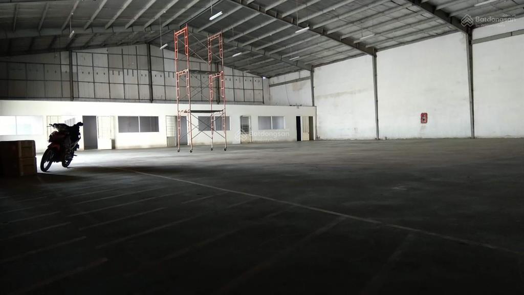 Cho thuê kho xưởng 1600m2 trong kcn lê minh xuân, bình chánh. pccc, trạm hạ thế. giá 80k/m2