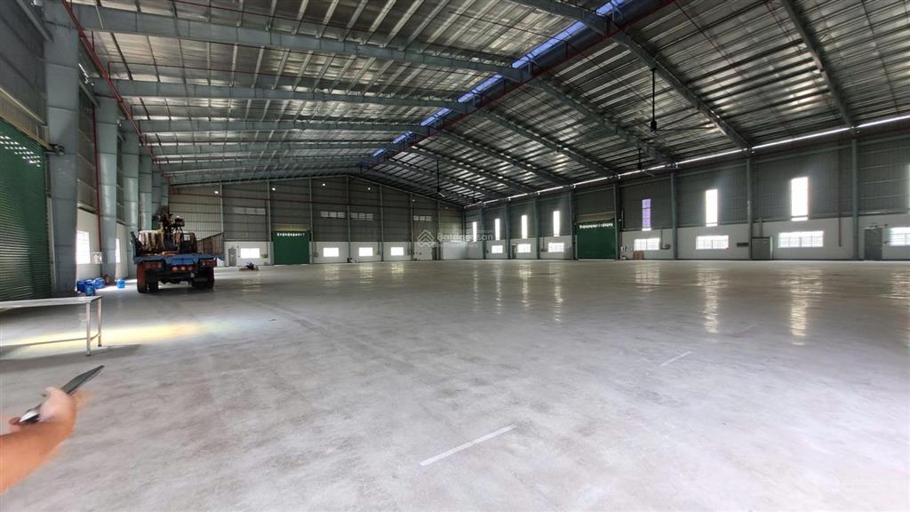 Cho thuê kho xưởng 5.200m2 (xd 3.500m2) kcn hải sơn, đức hòa. mới 100%, pccc tự động, trạm hạ thế