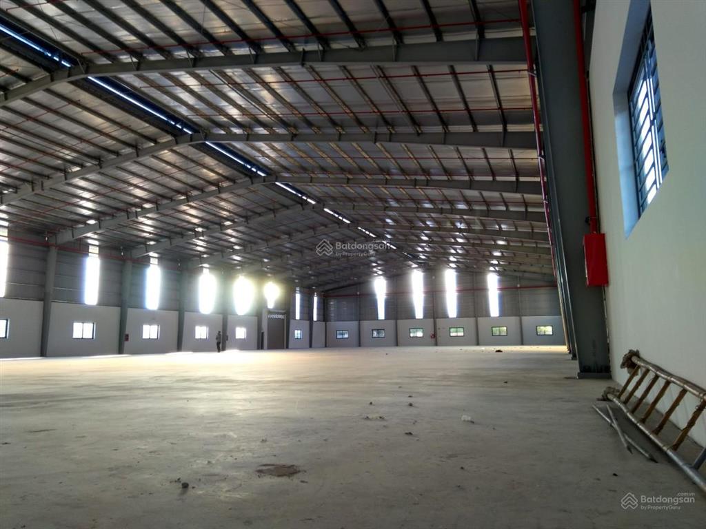 Cho thuê kho xưởng 4800m2 (xd 3000m2) kcn tân đức. pccc tự động, trạm hạ thế, giá rẻ