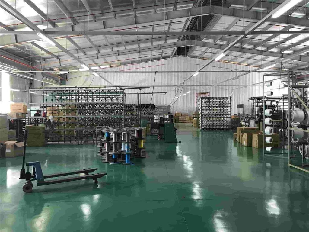 Cho thuê kho xưởng 1400m2 ở kcn phú an thạnh, bến lức. pccc tự động, nền epoxy, trạm hạ thế.