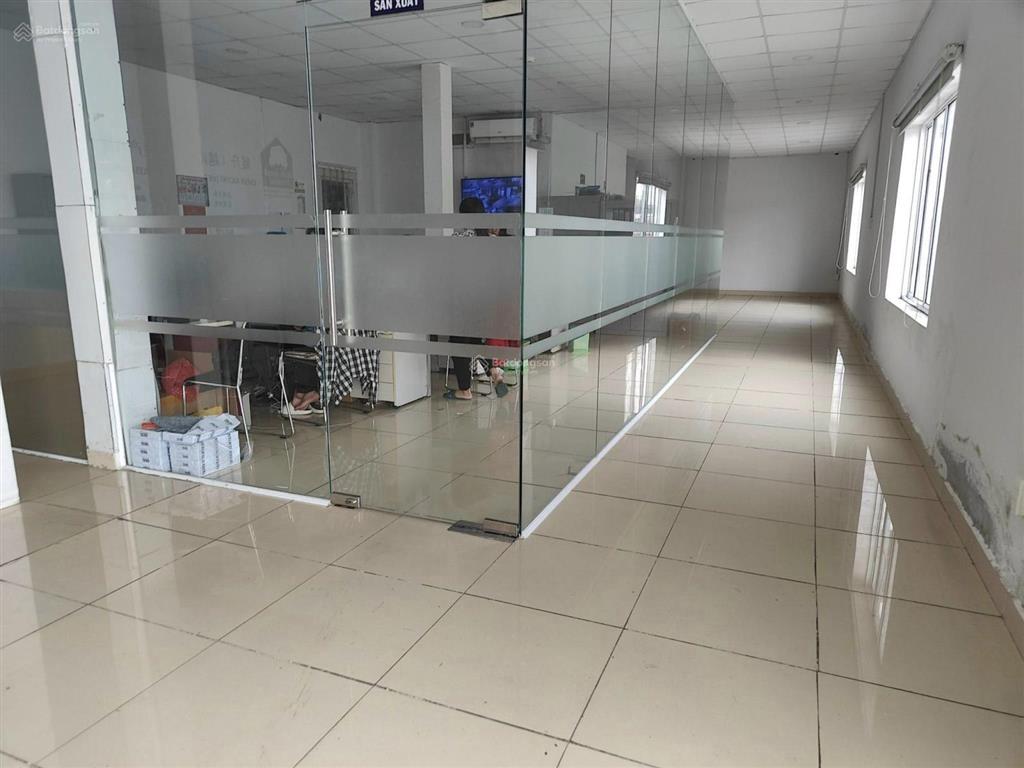 Cho thuê kho xưởng 1700m2 ở kcn tân bình, tp hcm. pccc tự động, văn phòng.