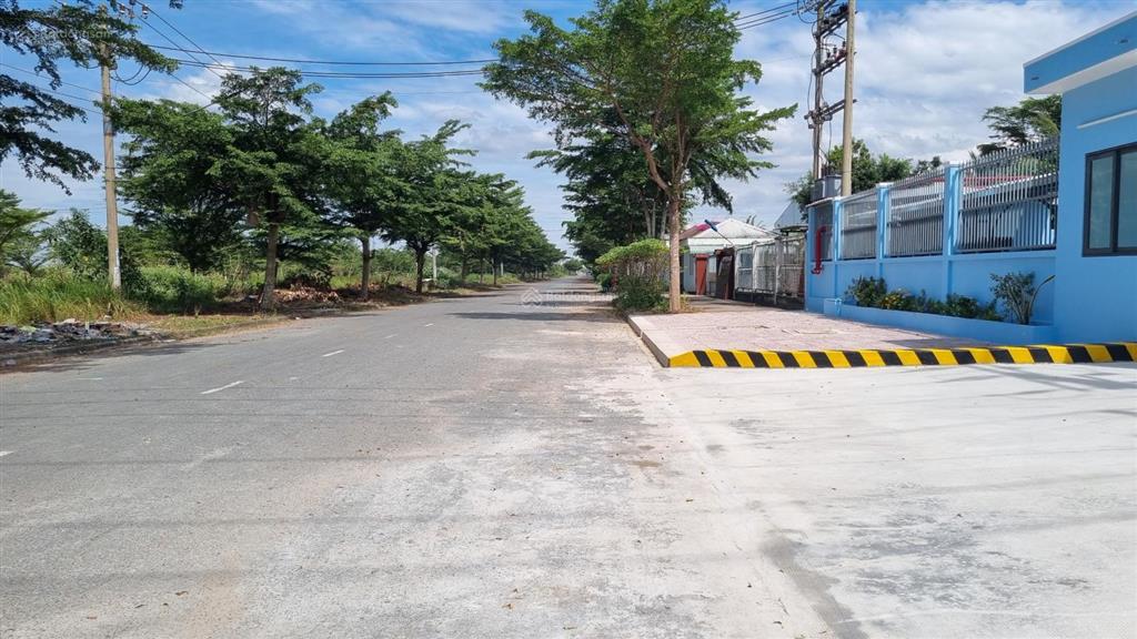 Cho thuê kho xưởng 1000m2 trong kcn long hậu. kho mới, có pccc tự động