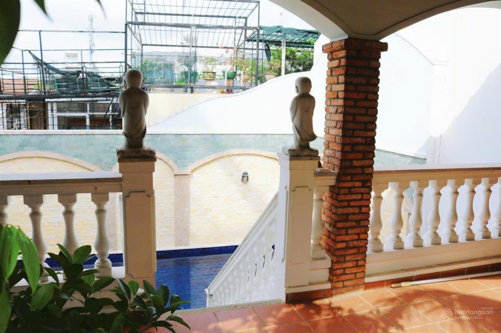 Chính chủ bán biệt thự cao cấp thạch thị thanh quận 1, bể bơi, khu bbq, thiết kế sang trọng