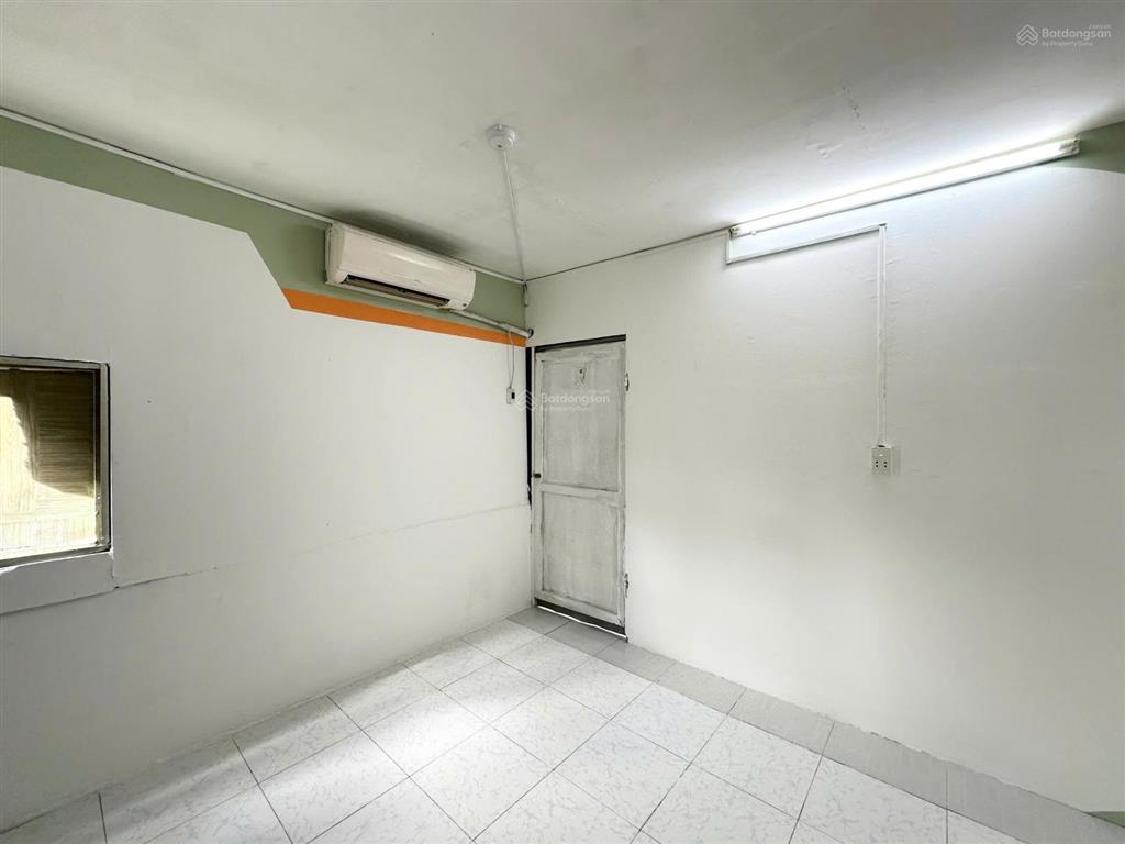 Phòng trọ giá rẻ ngay sân bay chỉ 2.7tr/tháng, 21 trường sơn q. tân bình(đối diện cv hoàng văn thụ)
