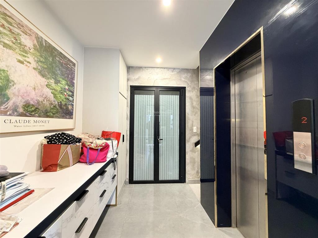 Nhà khu vincom mỹ tho hoàn thiện cao cấp, thang máy đầy đủ