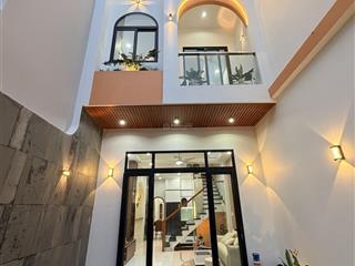 Nhà mới cao cấp 1 trệt 2 lầu full nội thất phường 6, mỹ tho