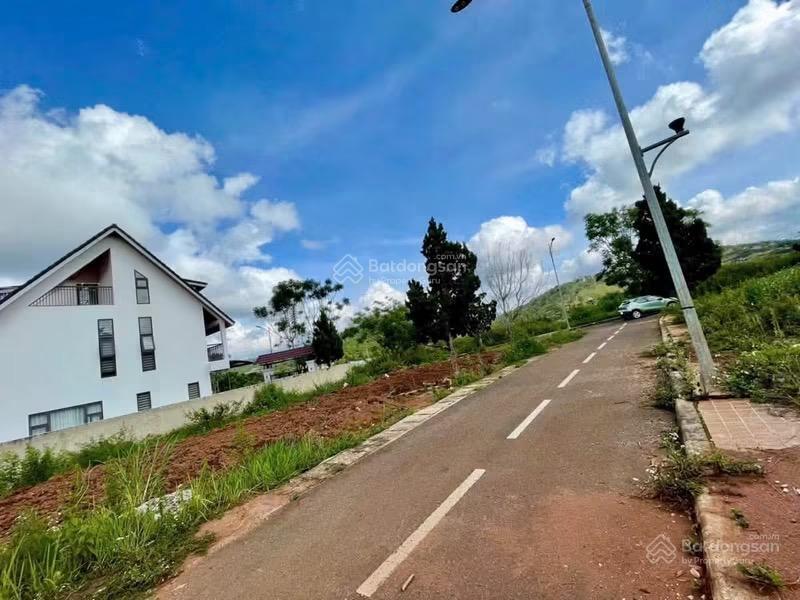 Bán gấp lô đất chuyển đổi chỗ ở tại măng lin  đà lạt giá tốt