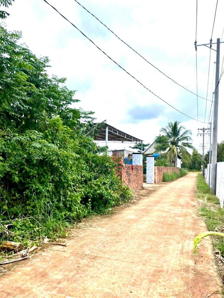 Bán đất hai mặt tiền đường bê tông tại xuân tâm, cách đường nhựa 200m, đất thổ cư toàn bộ, giá tốt