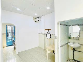 1 phòng ngủ ban công cửa sổ 35m2 tại đoàn văn bơ, quận 4 gần cầu calmette, đh luật  5,99 triệu