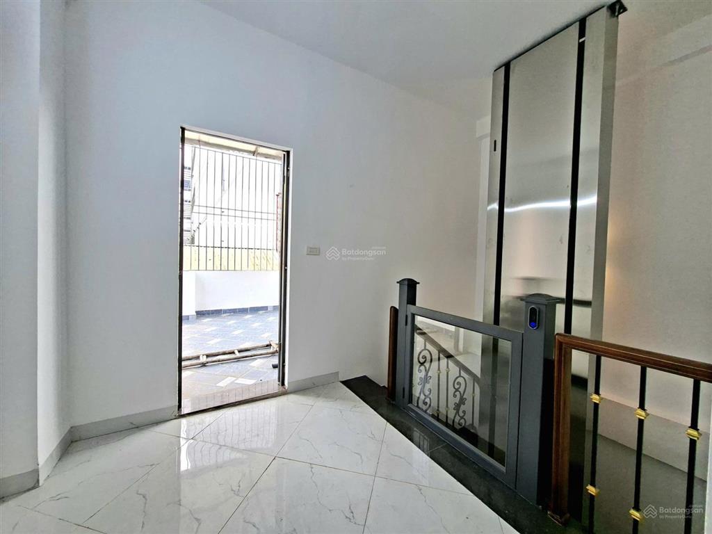 Bán nhà phạm văn đồng  thang máy cách ô tô tránh 20m  5 tầng 7 phòng tối ưu làm chung cư mini